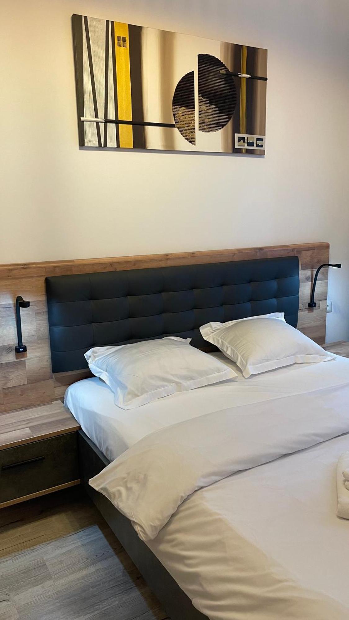 Busteni Mountain View Suites By The River - Ev Plug ภายนอก รูปภาพ